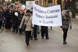 Marsz Białej Wstążki w Tczewie. Młodzież nie zgadza się na przemoc ze względu na płeć [ZDJĘCIA]
