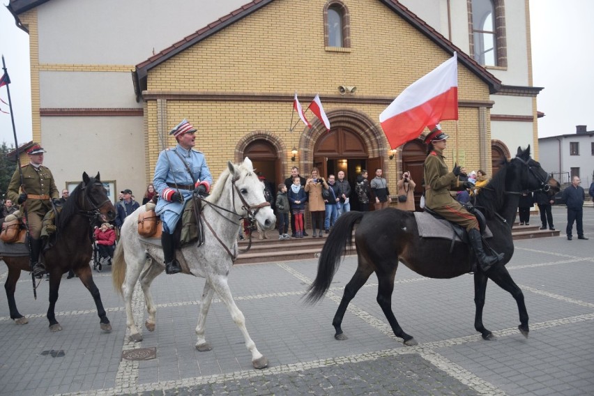 Mieszkańcy Redy świętowali stulecie odzyskania przez Polskę niepodległości [ZDJĘCIA]