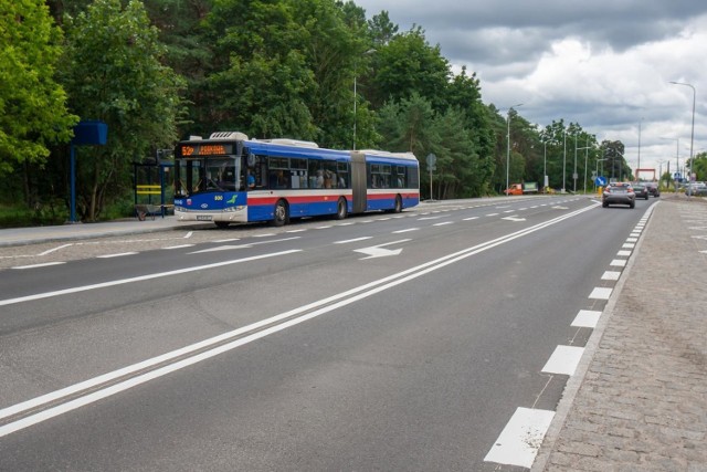 Od czwartku, 3 czerwca, do Myślęcinka znów kursować będzie linia nr 52. Na spacer, piknik czy do zoo komunikacją publiczną pojedziemy szybko i bez przeszkód, bo na ul. Gdańskiej poruszają się od ubiegłego roku buspasem.