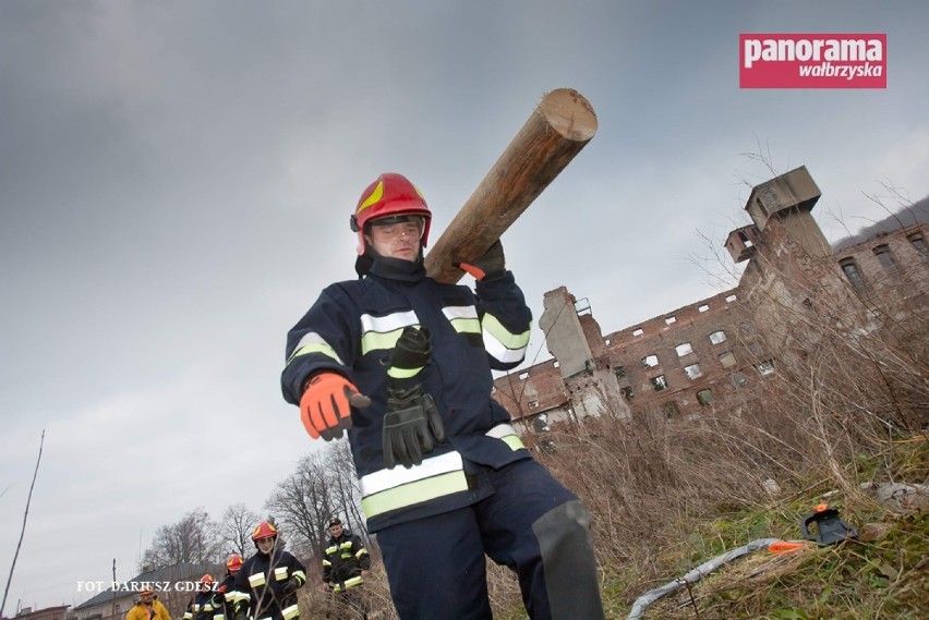W listopadzie 2014 r. wałbrzyscy strażacy szkolili...