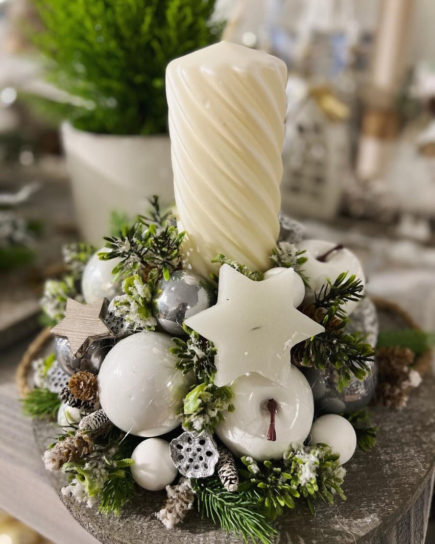 Choinki i piękne świąteczne ozdoby dostępne w kwiaciarni Kamili Świątek w Wieluniu