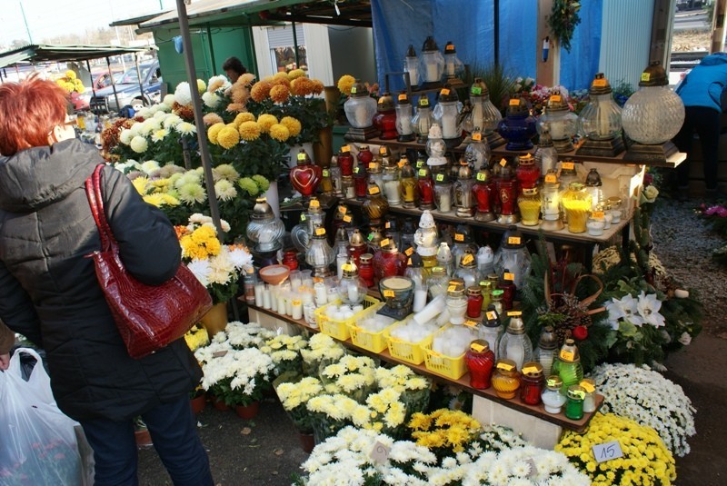 Poznań: Cmentarz Junikowo - na razie spokojnie [ZDJĘCIA]