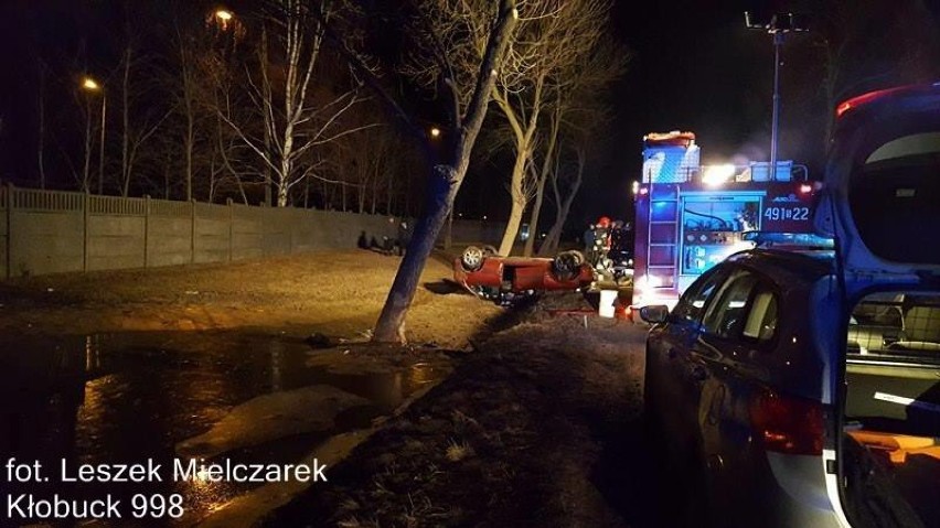 Dachowanie na drodze Kłobuck - Łobodno [FOTO]