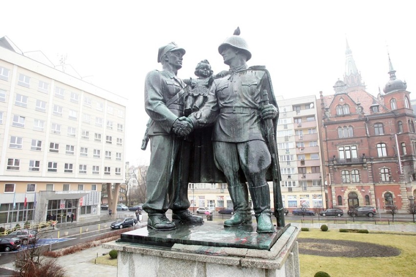 Już w sobotę zniknie Pomnik Braterstwa Broni z Placu...