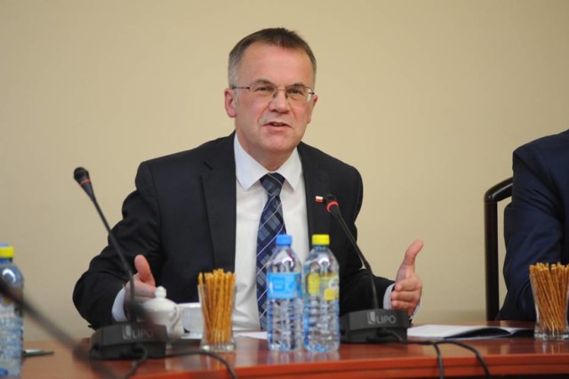 Jarosław Sellin podczas spotkania przed prawie rokiem w Sztumie wyraził pozytywną opinię nt. przejęcia zamku sztumskiego przez Skarb Państwa