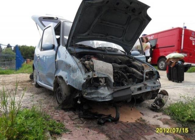 Wypadek w miejscowości Smogorzów. Auto wjechało do rowu [zdjęcia]