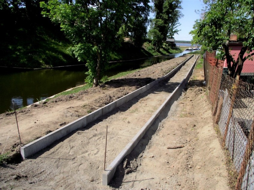 Tu zajdzie zmiana. Utwardzenie dojścia do falochronu - wzdłuż ogródków działkowych - czerwiec 2020