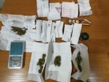 Policjanci z Opatowa zatrzymali dwóch mężczyzn z narkotykami