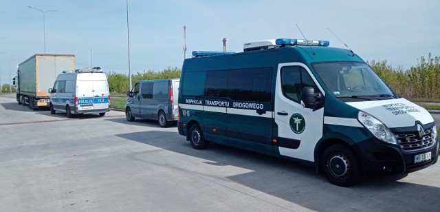 Na krajowej "dziewiątce" w Radomiu inspektorzy transportu drogowego zatrzymali pijanego kierowcę busa.