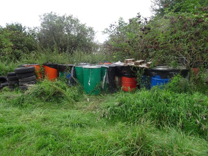 Gmina Kamieniec: beczki z podejrzanymi odpadami