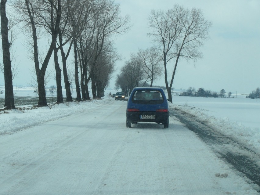 Atak zimy w Raciborzu: Drogi są przejezdne, ala warunki fatalne