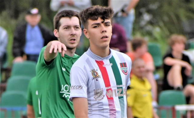 V liga piłkarska, Wadowice: Skawa Wadowice - LKS Żarki 2:0. Na zdjęciu 16-letni Wojciech Trzupek, który zdobył swoją pierwszą seniorską bramkę.