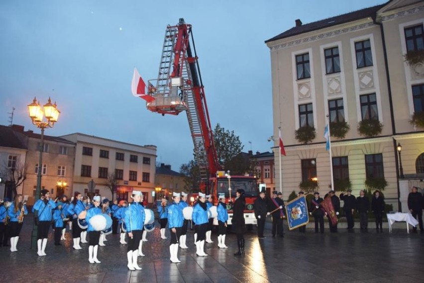 Grodzisk: przekazanie strażakom nowego wozu FOTO