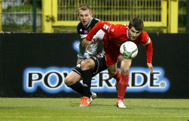 Łukasz Broź jest prawym obrońcą Widzewa