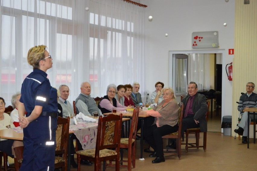 Seniorzy z Tczewa poszerzyli wiedzę o przestępstwach, których ofiarami mogą paść [FOTO]
