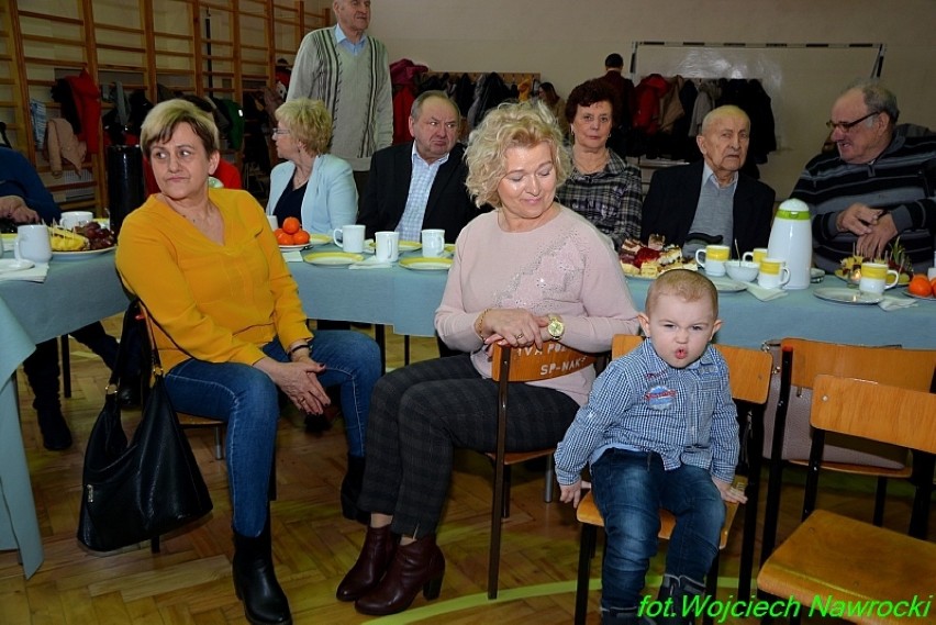 Telewizyjny Dzień Babci i Dziadka 2020 w Szkole Podstawowej w Nakonowie [zdjęcia]