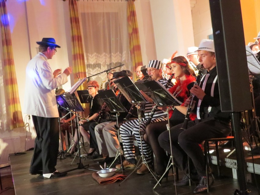 W Aleksandrowie Kujawskim zagrała miejscowa Orkiestra OSP [zdjęcia]