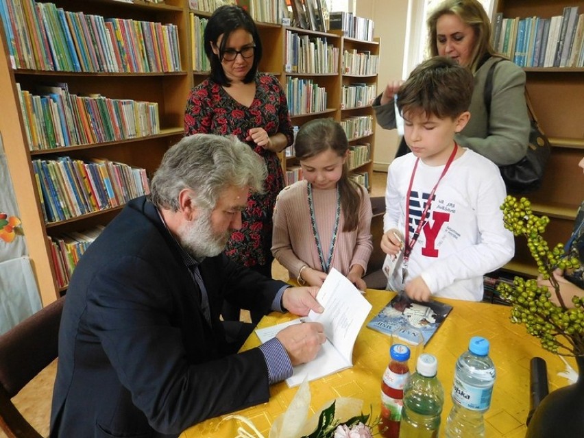 ŚMIGIEL. Zbigniew Kołba na spotkaniu autorskim w bibliotece [FOTO]