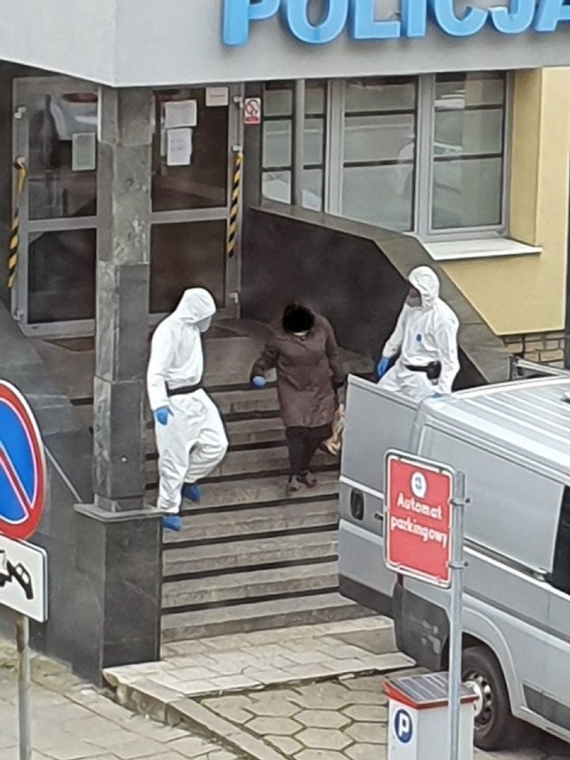 Koronawirus: Kobieta uciekła z kwarantanny w Słubicach, bo podano jej kiełbasę, a jest wegetarianką. Noc spędziła na komisariacie w Poznaniu