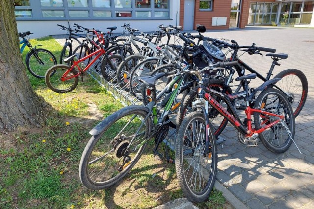 Każdego dnia przez cały maj setki uczniów z Jastrzębia dojeżdżają do szkół i przedszkoli na rowerach.