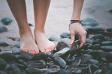 Paznokcie u nóg. Zobacz TOP 20 inspiracji na paznokcie hybrydowe u nóg. Modne wzory i kolory - inspiracje