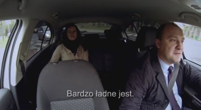 Piotr Krzystek w roli taksówkarza