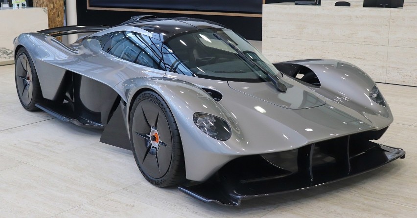 Miejsce 8. Aston Martin Valkyrie – 3,2 mln...