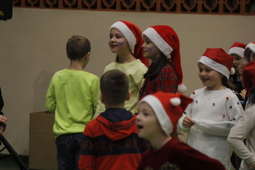 Dzieci z gminy Dominowo bawiły się w szkole w ramach Mikołajek