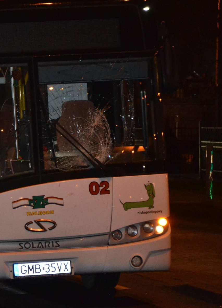 Malbork. Wypadek na ul. Sikorskiego. Autobus potrącił dwie osoby