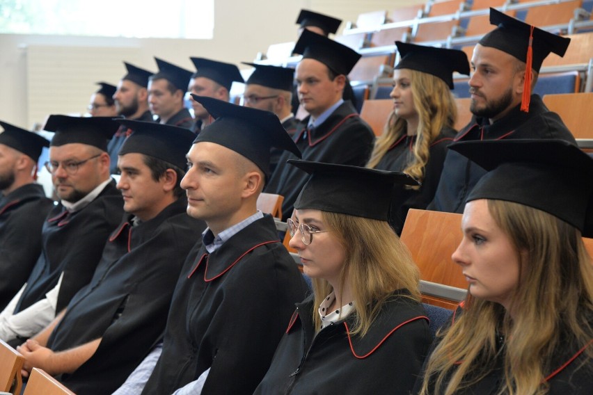 Uroczyste wręczenie dyplomów magisterskich w Karpackiej Państwowej Uczelni w Krośnie [ZDJĘCIA]