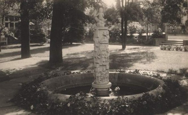 stara fontanna w Nowej Soli /fot. archiwum Muzeum Miejskiego w Nowej Soli/