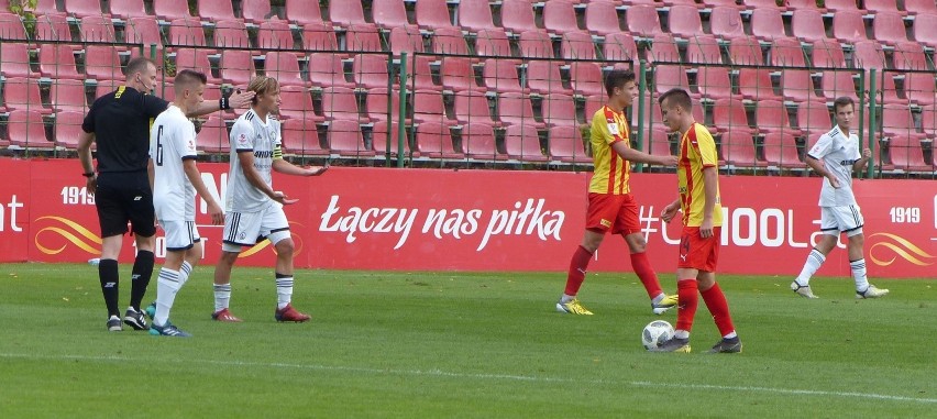 Korona Kielce wygrała z Legią Warszawa 3:2 w Centralnej Lidze Juniorów. Ogromne emocje w końcówce, trener reprezentacji obserwował [ZDJĘCIA]