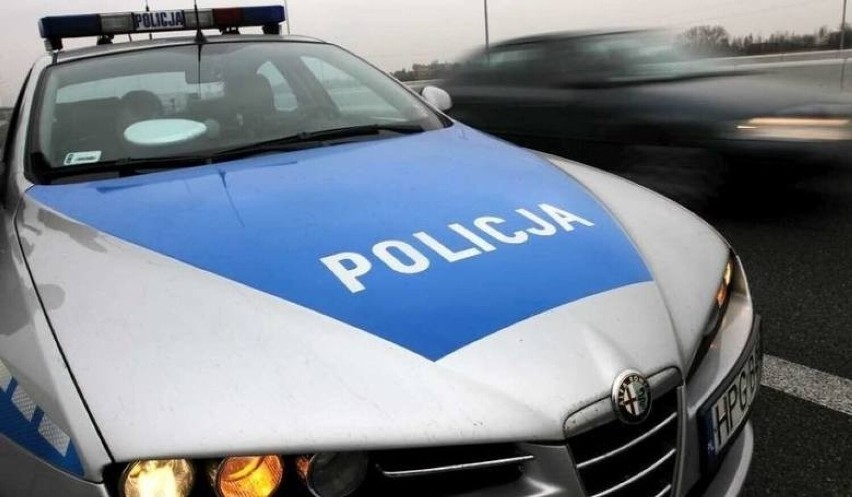 Policja w Tuszynie zatrzymała 67-latkę, która szalała a...