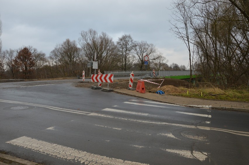 Na finiszu przebudowa mostu nad Pilicą. Jak wyglądają postępy prac na drodze 713 przez Tomaszów? [ZDJĘCIA]