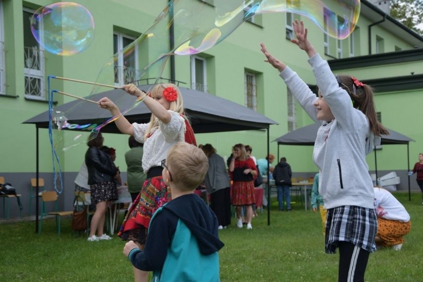 Festyn na ludowo w Specjalnym Ośrodku Szkolno-Wychowawczym w Skarżysku. Zobacz zdjęcia
