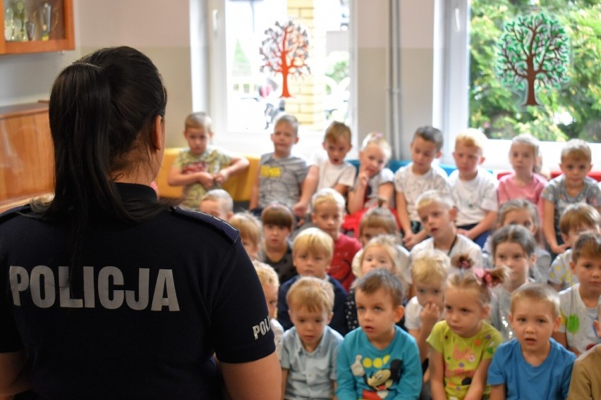 Dzielnicowi odwiedzają przedszkola w powiecie złotowskim