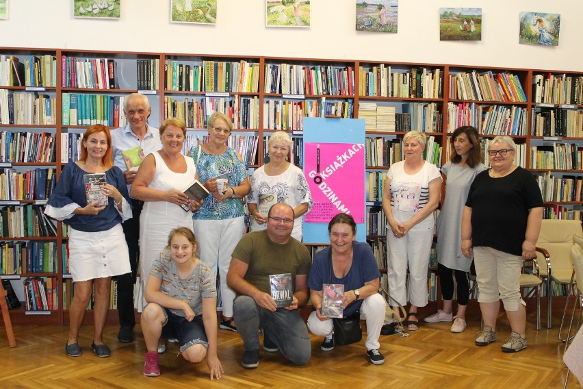 „Co kochamy w książkach na lato” – spotkanie Dyskusyjnego Klubu Książki w Międzyzdrojach