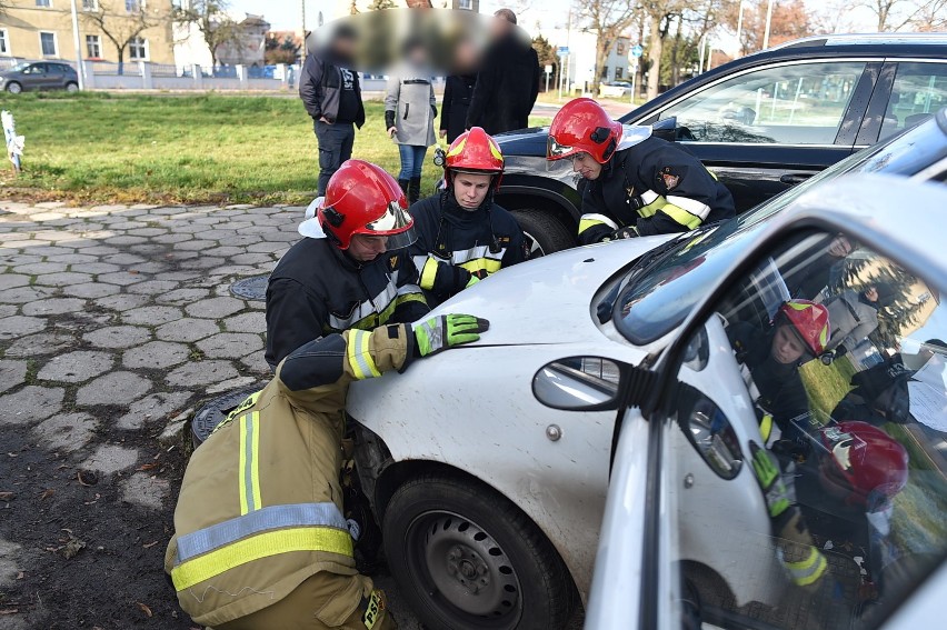 Leszno. Zderzenie seata i fiata na skrzyżowaniu przy Lipowej [ZDJĘCIA]