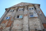Zabytkowy pałac opata w Koronowie wciąż niszczeje... [zdjęcia]