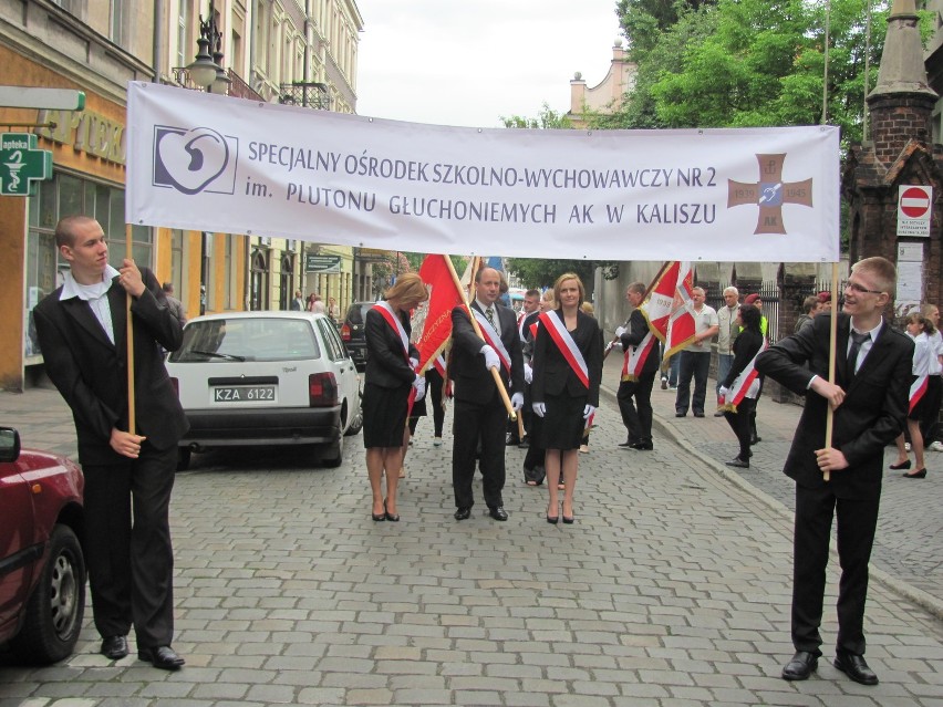 Ośrodek Szkolno-Wychowawczy nr 2 w Kaliszu otrzymał sztandar i patrona. ZDJĘCIA