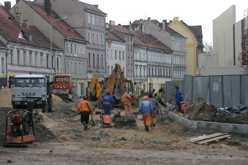 Przebudowa drogi przy powstającej galerii Ferio