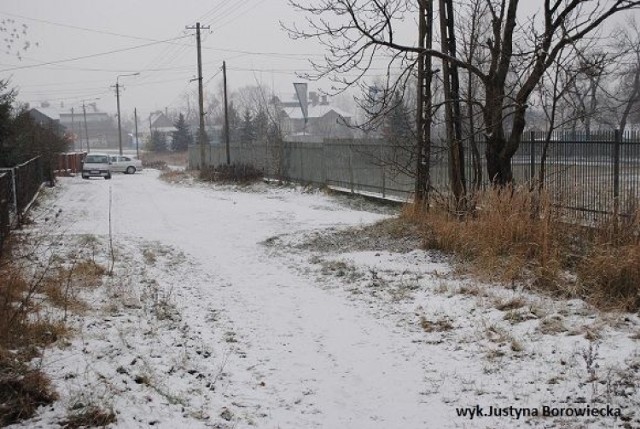 Ścieżka cała zasypana śniegiem. Fot: Justyna Borowiecka