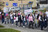 Pochód walczących z nowotworami kobiet przeszedł ulicami Skierniewic
