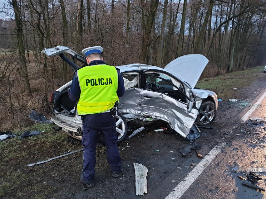 5 osób w szpitalu, jedna osoba w ciężkim stanie po wypadku na drodze Włocławek - Brześć Kujawski [zdjęcia]