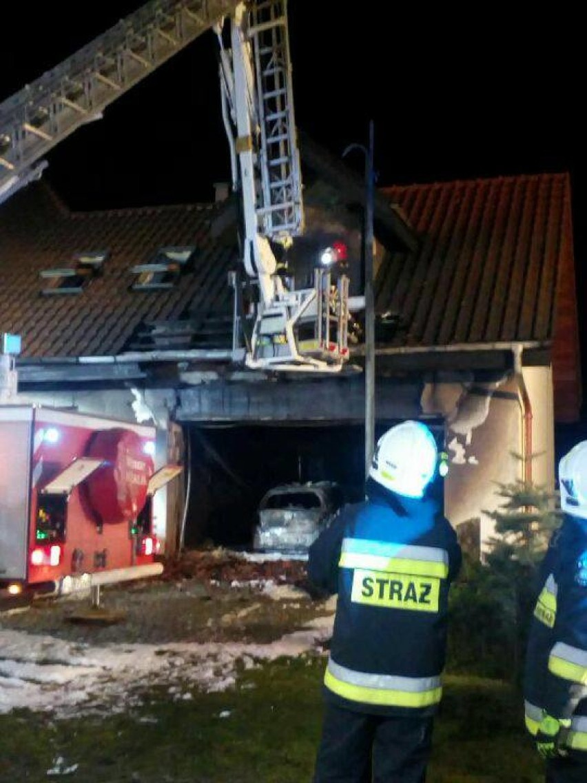 W czwartek w domu w Słonawach wybuchł pożar. Jedna z mieszkanek trafiła do szpitala