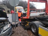 Zderzenie samochodu osobowego z karetką na sygnalne w Wałbrzychu [AKTUALIZACJA]