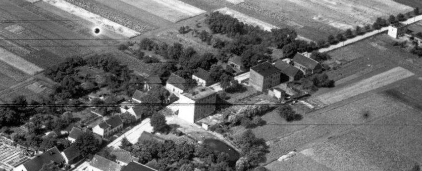 Fotografia z 1932 r. fragmentu lotniska Gądów we Wrocławiu....