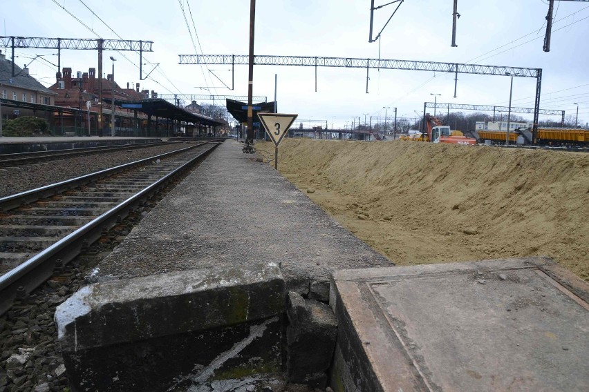 Malbork: Modernizacja linii kolejowej. Powstaje nowy peron nr 3