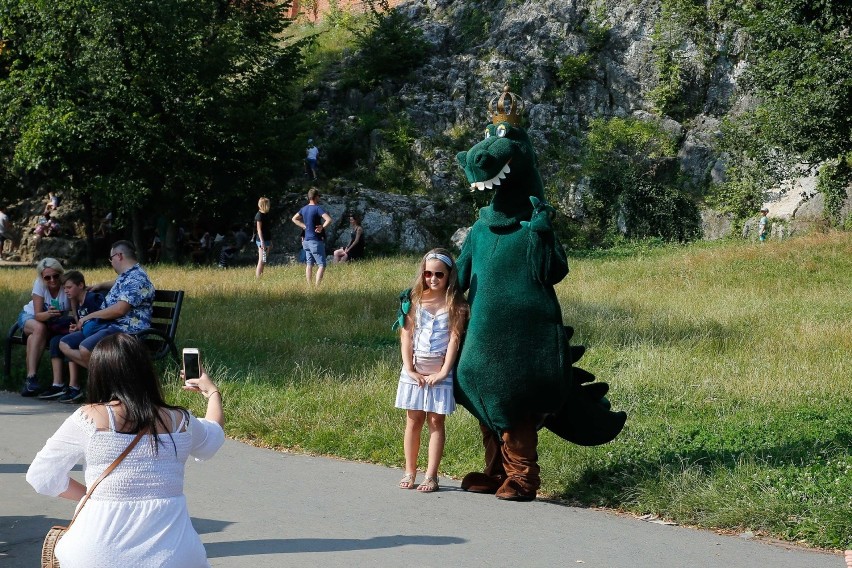 Krakowianie spędzają wolny czas nad Wisłą i odpoczywają na Błoniach [ZDJĘCIA]