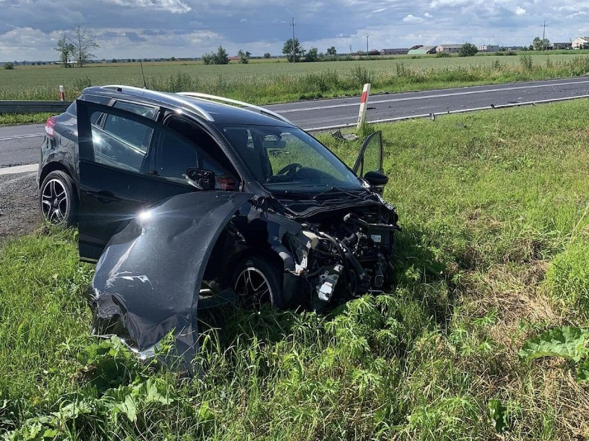 Kolizja w Szczytnikach Czerniejewskich. Osobówka zderzyła się z samochodem ciężarowym